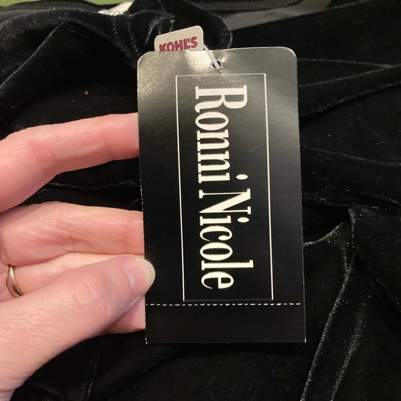 Ronni Nicole Black Velvet Long Sleeve Top Boat Neck Sabrina - Picture 4 of 6